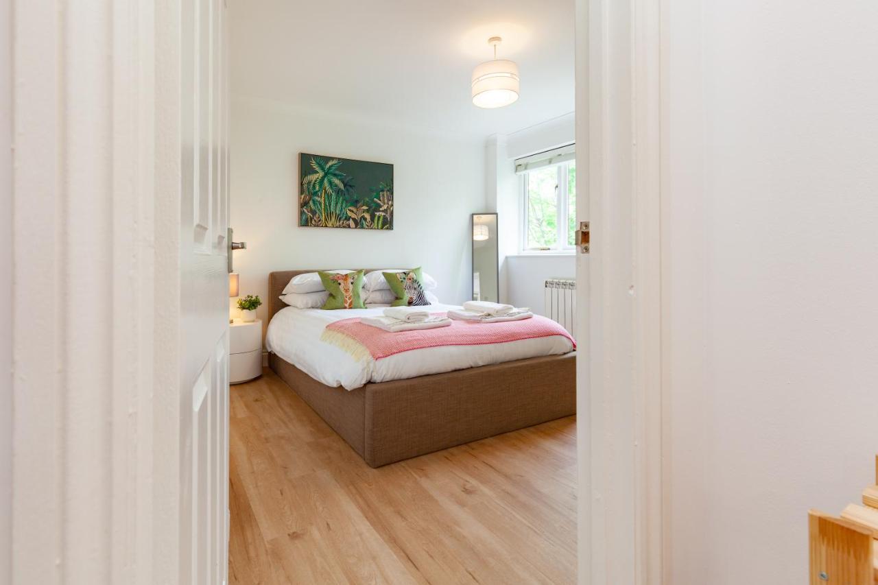 6 Swan Court * Oxford